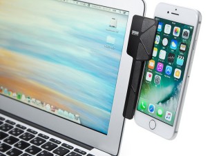 サンワサプライ、スマホやタブレットをパソコンのディスプレイと並べて固定できるクリップを発売