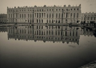 カール・ラガーフェルド氏の写真展「太陽の宮殿 ヴェルサイユの光と影」が開催