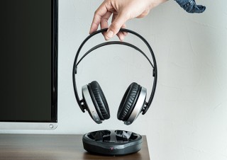 サンワ、置くだけで充電できるテレビ向けのワイヤレスヘッドホンを発売