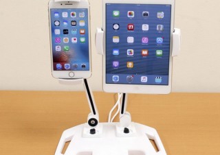 上海問屋、スマホやタブレットを2台並べられるUSBポート搭載のデュアルアームスタンドを発売