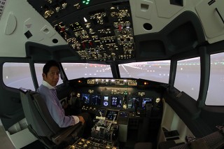 ボーイング737やセスナを“操縦”できるフライトシミュレーション施設「テクノバード」がオープン