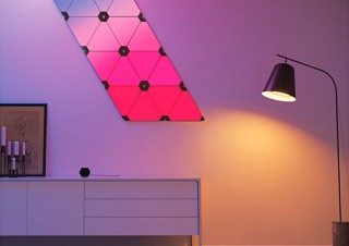 MoMA Design Store、アプリで制御できるパズルのようなLEDライトパネル「オーロラ ライト」を販売開始