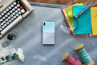 トリニティ、グッドデザイン賞を受賞した「NuAns NEO」の後継となるスマホ“Reloaded”を発表