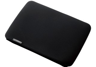 エレコム、伸縮性があるネオプレン素材を用いたMacBook Pro専用のインナーケースを発売