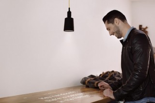 ソフトバンクの「+Style」、LEDライト型スマートプロジェクター「Beam」を発売