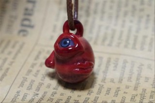 繊細すぎる真紅の「ベヘリット」のガラス細工、動画が人気の「ガラス野郎」が制作販売