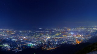 星景撮影の経験と夜景撮影の技術による片山絢氏の星夜景写真展「color color twinkle」