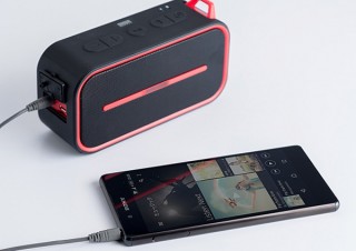サンワ、パッシブラジエーターを搭載した防水Bluetoothスピーカーを発売