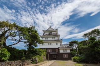 平戸城の天守閣に泊まる「キャッスルステイ」が城の日に受付開始、民泊サイト「STAY JAPAN」企画