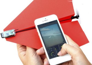 DISCOVER、好きな紙で折った紙飛行機のスマホでの遠隔操作を可能にするキットを発売