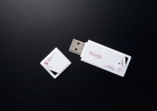 女性向けのデザインのUSBメモリ