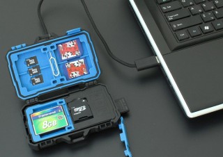 上海問屋、頑丈設計のメモリカードケース付きカードリーダーを発売
