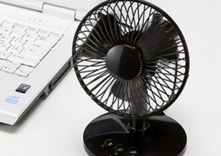 これからさらに暑くなるデスク周りを簡単クールに！首ふりと上下角のUSB扇風機