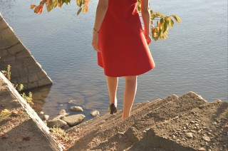 第24回写真“ひとつぼ展”に入選した藤岡亜弥氏のその後を伝える個展「アヤ子、形而上学的研究」