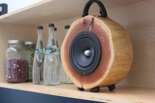 丸太そのものの木製Bluetoothスピーカー「Rockit Log」がDISCOVERで販売開始