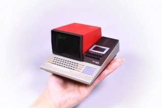 懐かしのパソコンが手のひらサイズで蘇る！ハル研究所が「PasocomMini MZ-80C」を発表