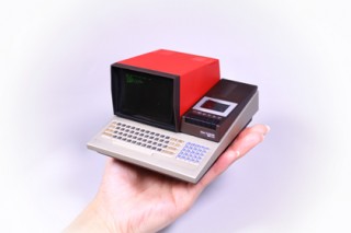 懐かしのパソコンが手のひらサイズで蘇る！ハル研究所が「PasocomMini MZ-80C」を発表