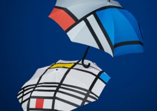 MoMA Design Storeでモンドリアンの作品をモチーフにした傘の販売がスタート