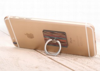ロア、天然木ブランドMan&Woodからスマホ落下防止の「天然木スマートリング」発売