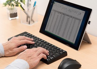 サンワサプライ、静音設計のワイヤレスキーボードとブルーLEDマウスのセットを発売