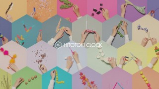 キングジム、1分ごとに異なる小道具の組み合わせで時刻を表現した24時間の手作り時計の動画を公開