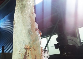 西中千人氏によるリサイクルガラスのパブリックアート展示「一瞬に煌めく永遠」