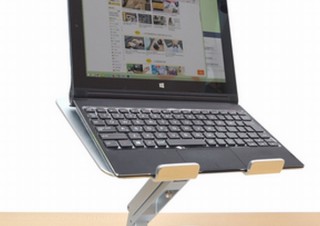 ノートパソコンを目線の高さに！高さ・角度調整ができる「アルミスタンド」