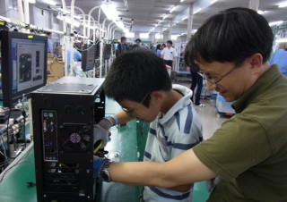 マウスコンピューター、飯山工場での「親子パソコン組み立て教室」の参加者を募集