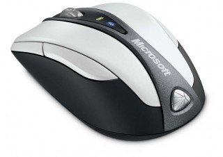 MS、コンパクトな4ボタンマウスを発売