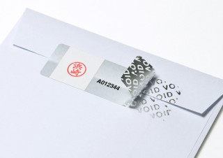 サンワサプライ、USBメモリの不正使用防止にも使える「なりすまし防止セキュリティシール」を発売