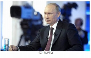 ニコニコ、プーチンが国民の質問に答えるテレビ「プーチン・ホットライン」を同時通訳付き全編生中継