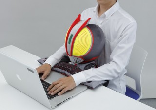 バンダイ、「仮面ライダー555」を可愛くデフォルメしたPCクッションを発売