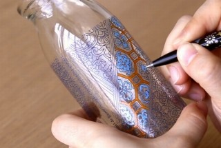 大人の塗り絵のガラスびんバージョン「コロリアージュボトル」の限定販売開始