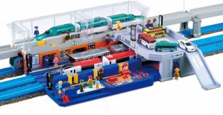 スマホアプリでARを楽しめる！タカラトミーがプラレレールのホームドア設置駅を発売