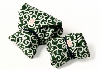 ケンコー・トキナー、カメラやタブレットを包んで保護する「包 ラップクッション」新柄を発売