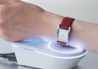 ソニー、電子マネー機能を搭載した腕時計用レザーバンドを発売