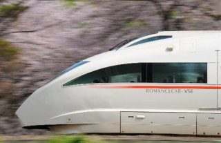 小田急電鉄が「2018年 小田急ロマンスカー カレンダー」に掲載する写真作品を募集中