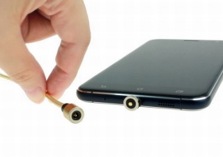 スマホの充電がマグネットでピタッ！上海問屋の「マグネット着脱式 充電専用ケーブル」に新色登場