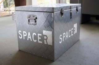 スマホで鍵の開閉ができる格安電子コインロッカー「SPACER」