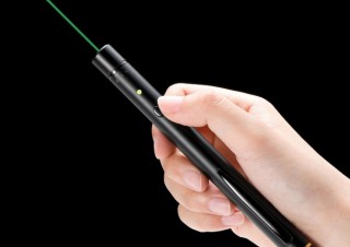 サンワサプライ、照射径を4倍まで可変できるグリーンレーザーポインターを発売