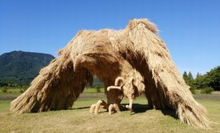 これが稲わらで作ったアート!?動物や恐竜アートが圧倒的な「わらアートまつり」開催