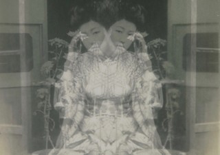 ライトボックスや幻灯機を用いた作品などが紹介されるスクリプカリウ落合安奈氏の個展「trance」