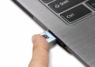 ラトック、Windows Hello用のタッチ式USB指紋認証センサーを発売