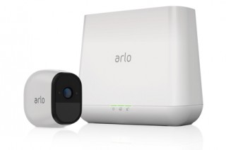 ネットギア、スマホでペットを見守れるネットワークカメラ「Arlo Pro」を発売