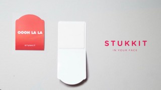 DISCOVER、タブレットやスマホを自由自在に貼りつけちゃう万能アイテム「Stukkit」発売