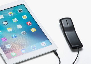 サンワ、受話器型のデザインで自然なインターネット通話を行えるハンドセットを発売