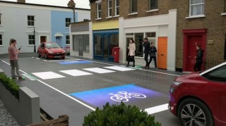 ロンドンに路面表示が変幻自在な道路登場！人の動きを予測しアニメ的な表示でコントロール