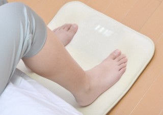 「朝、ちゃんと起き上がって目覚ましを止める」を習慣化できる目覚ましマット「ニドネンmini」