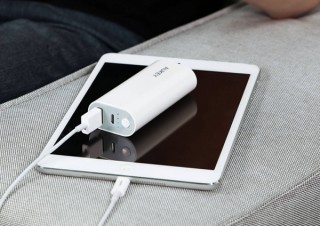 AUKEY、容量6700mAhでミニサイズのモバイルバッテリーを発売
