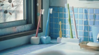 コマ撮りで1200枚もの画像を撮影した「オーラルピース」のブランドムービーがYouTubeで公開